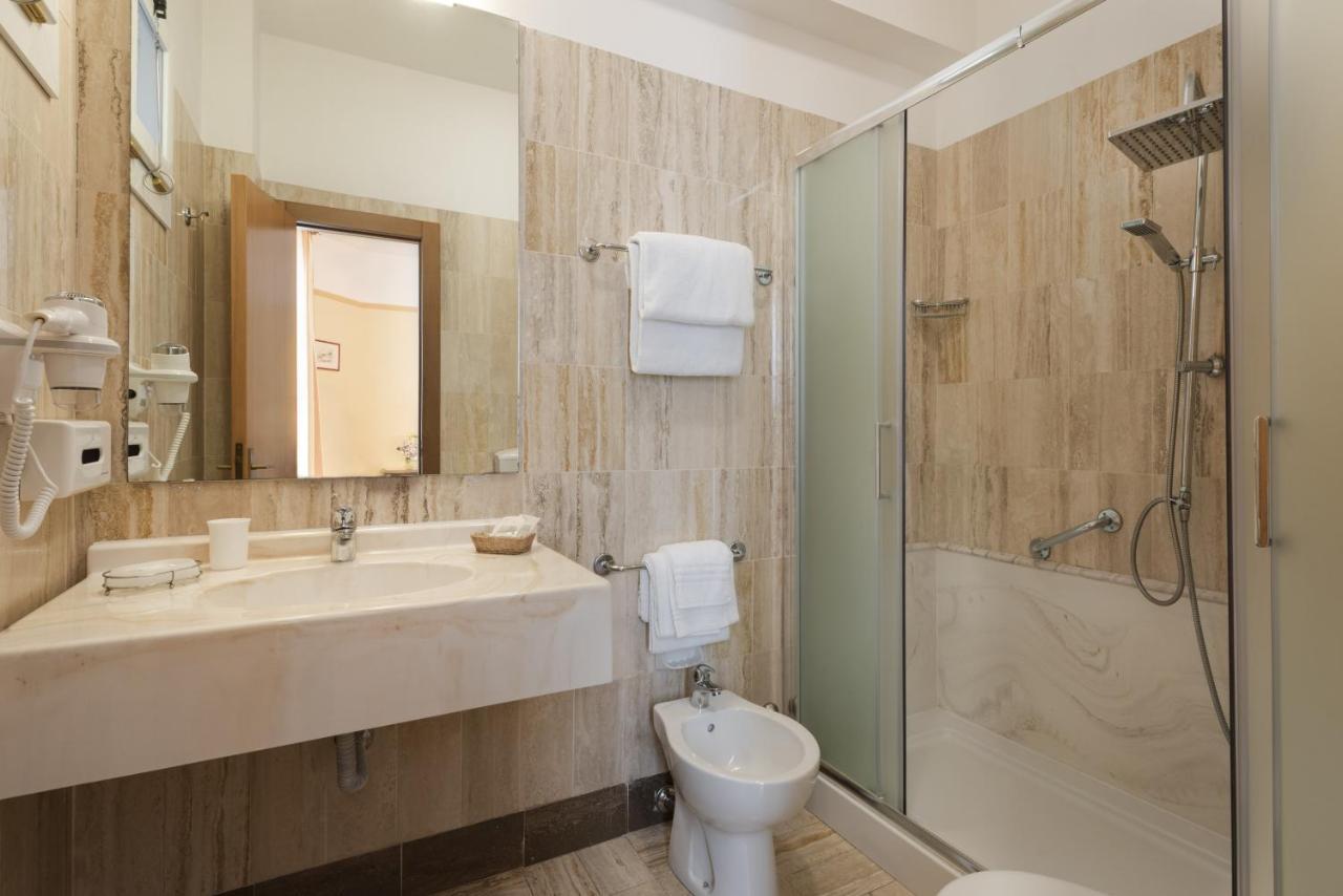 Double or Twin Room,42456838:JPEG